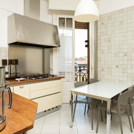 Sunshine-filled On Subway Apartamento *