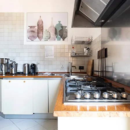 Apartment Sunshine-filled On Subway Milan
