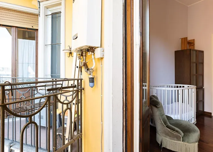 Sunshine-filled On Subway Apartamento *